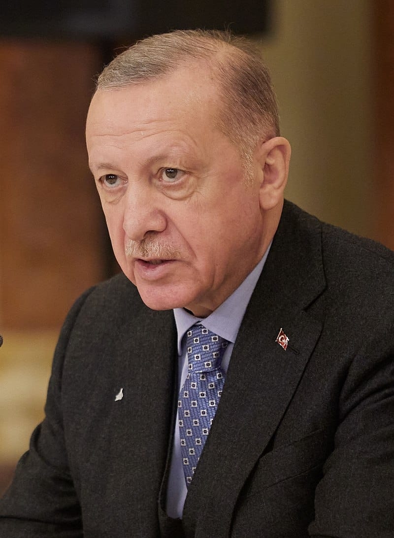 Erdogan Klaim Putin Tertarik Drone Turki