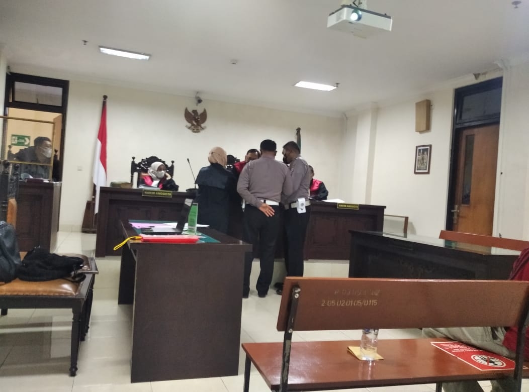 Pihak Kepolisian Bersaksi Trafficlight Menyala 24 Jam