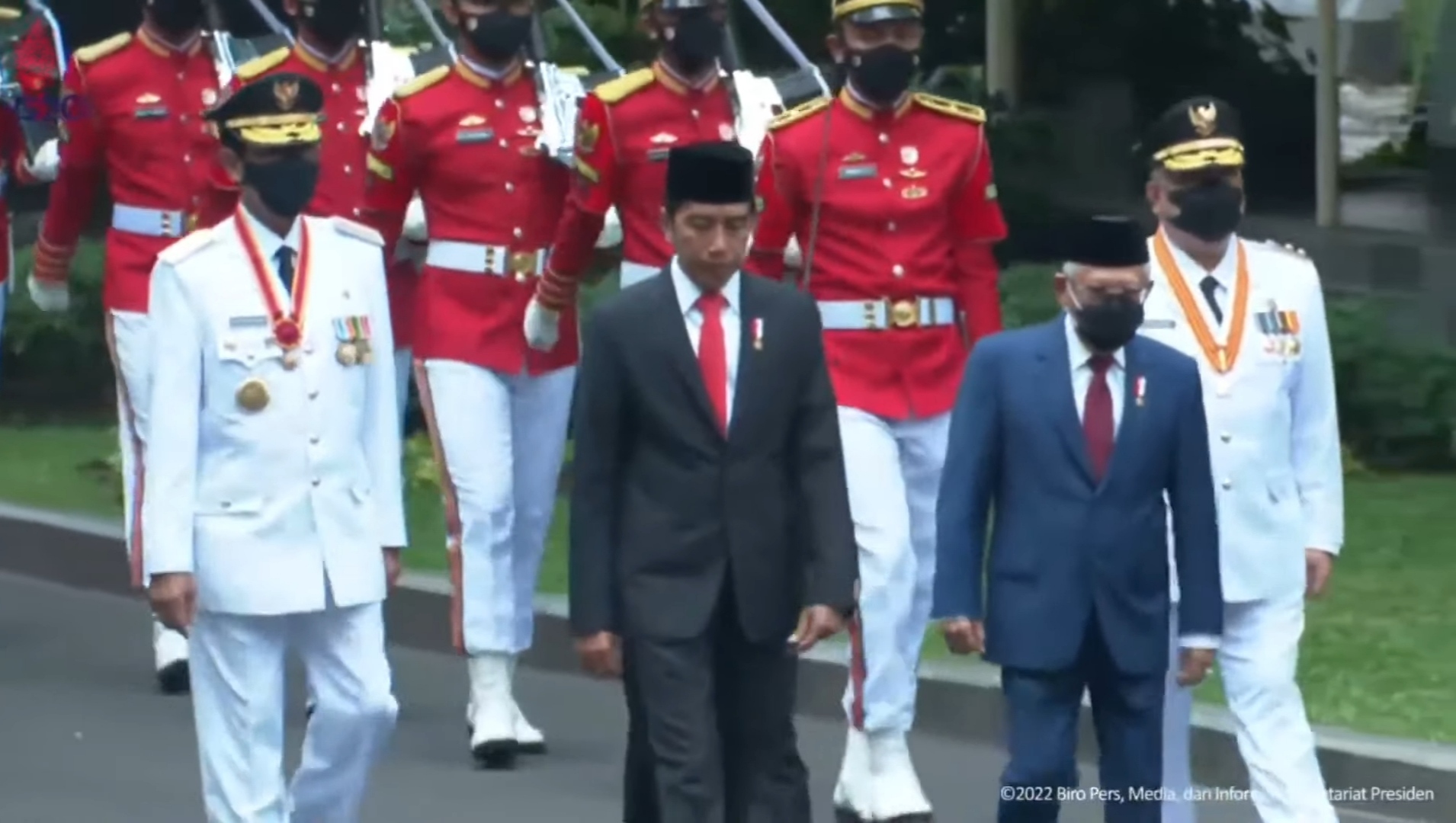Sultan dan Paku Alam Dilantik Jokowi Jadi Gubernur dan Wagub DIY 2022-2027 Kirab jelang pelantikan Sultan dan Paku Alam menjadi Gubernur dan Wagub DIY 2022-2027 (foto: ist)