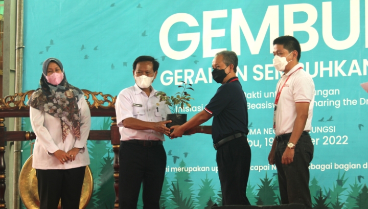 SCG Dukung Ratusan Pelajar Cileungsi Lakukan Aksi Tanam Pohon Massal pada Kegiatan Gembumi
