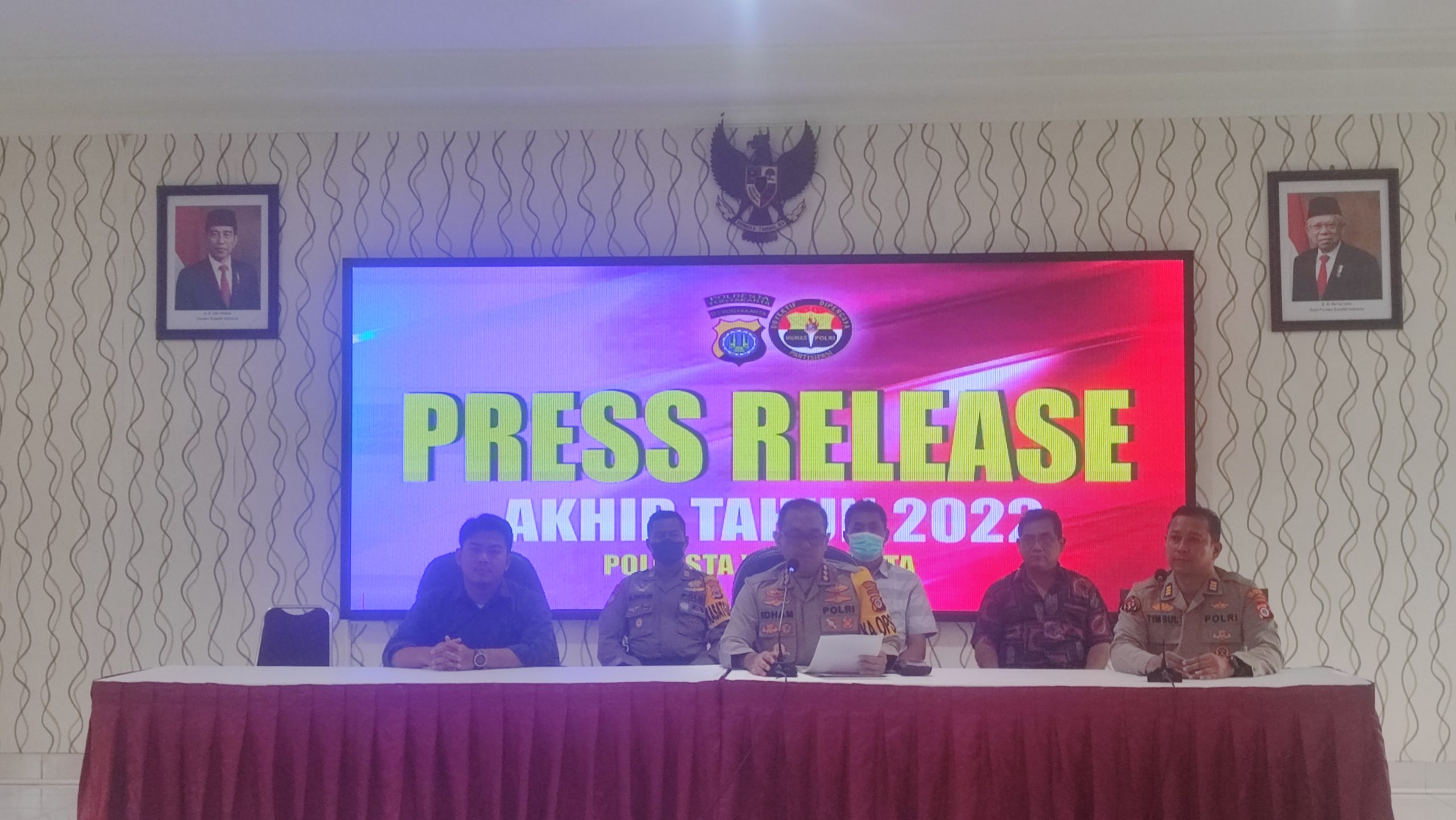 Gangguan Kamtibmas di Kota Jogja 2022 Meningkat Tajam Dibanding 2021 Kapolresta Yogyakarta AKBP Idham Mahdi (tengah) - (foto: Deny Hermawan)