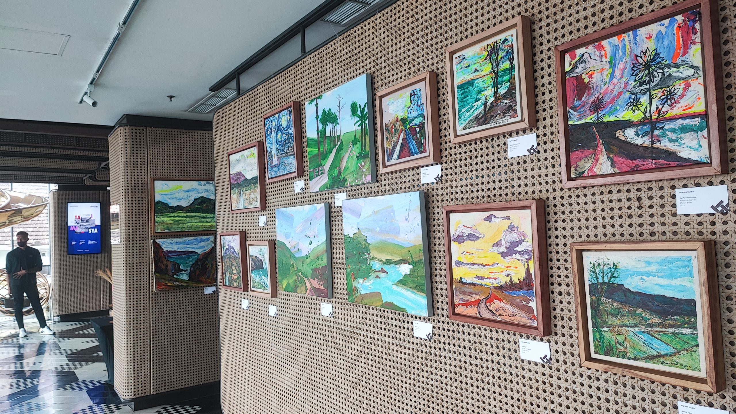 Pameran Seni “Tamasya” Dihadirkan Burhan Nudin dan Fikri HBD Karya dalam pameran seni “Tamasya” di ARTOTEL Yogyakarta (foto: Deny Hermawan)