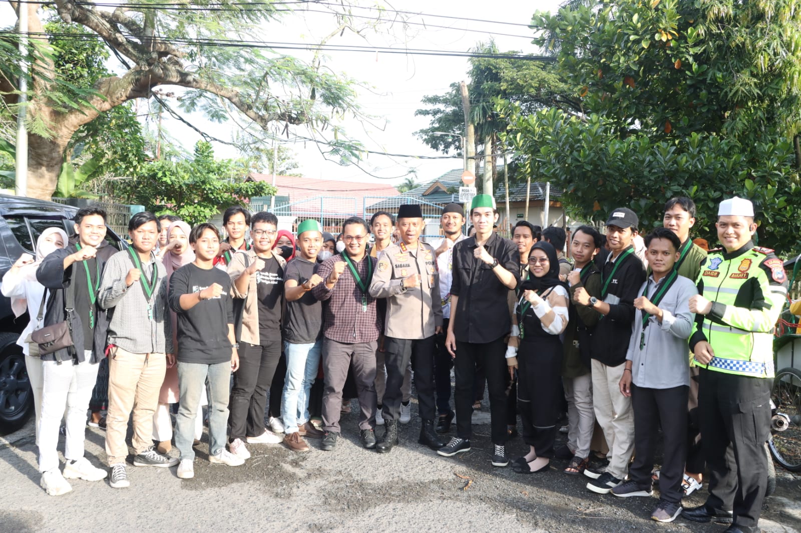 Kolaborasi Kapolresta Banjarmasin dengan Himpunan Mahasiswa Islam, Bagikan Takjil dan Makanan Untuk Masyarakat