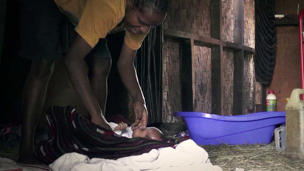 Kembang 6 Rupa, Dokumenter Menarik 6 Remaja Perempuan dari 6 Daerah Adegan film "Agnes, Pewaris Budaya Dunia?", salah satu film dari serial Kembang 6 Rupa (foto: ist)