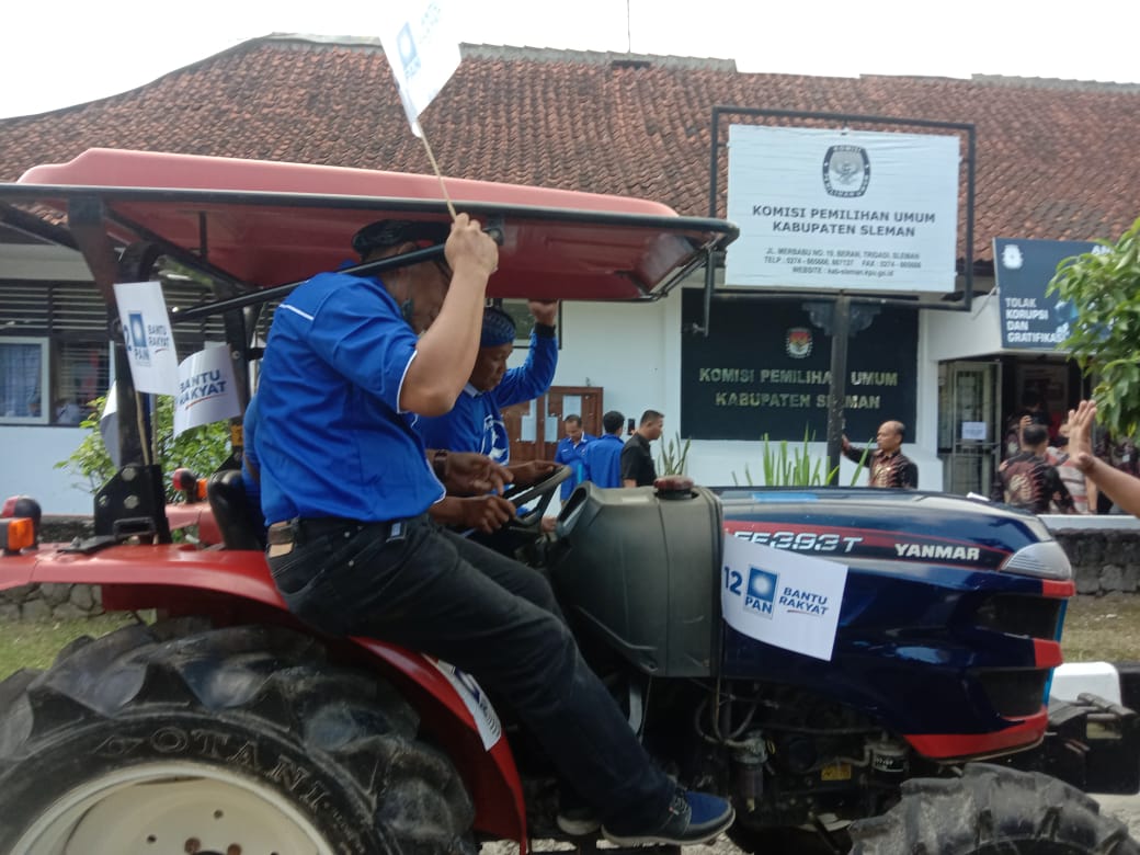 Bawa Traktor ke KPUD, PAN Sleman Targetkan 12 Kursi Anggota Dewan