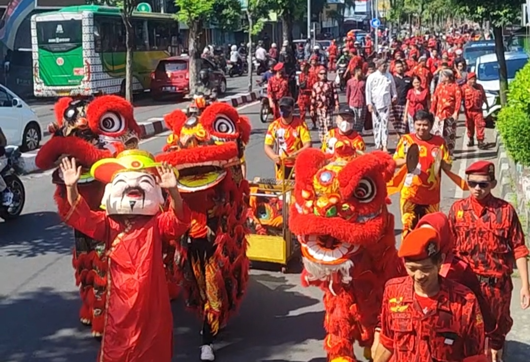 Karnaval Budaya Iringi Pendaftaran Caleg PDIP Kota Jogja Pawai budaya PDI Kota Jogja menuju kantor KPU Kota Jogja (foto: Deny Hermawan)