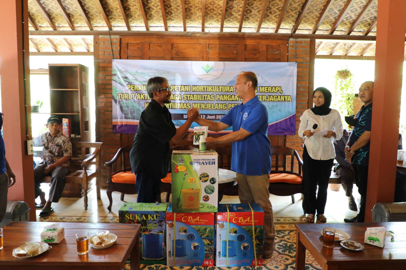 Polda DIY Bantu Alat Pertanian Petani Holtikultura Puncak Merapi untuk Hadapi El Nino