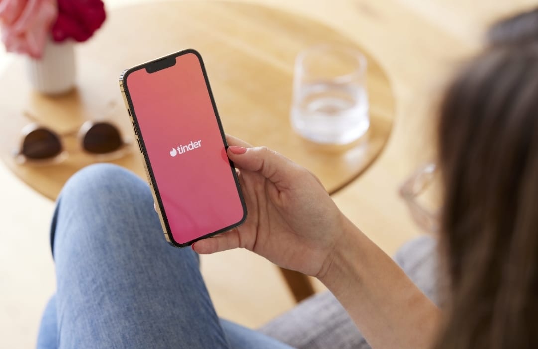 Orang Introvert Bisa Juga Dapat Pasangan Melalui Aplikasi Kencan Online, Ini Caranya