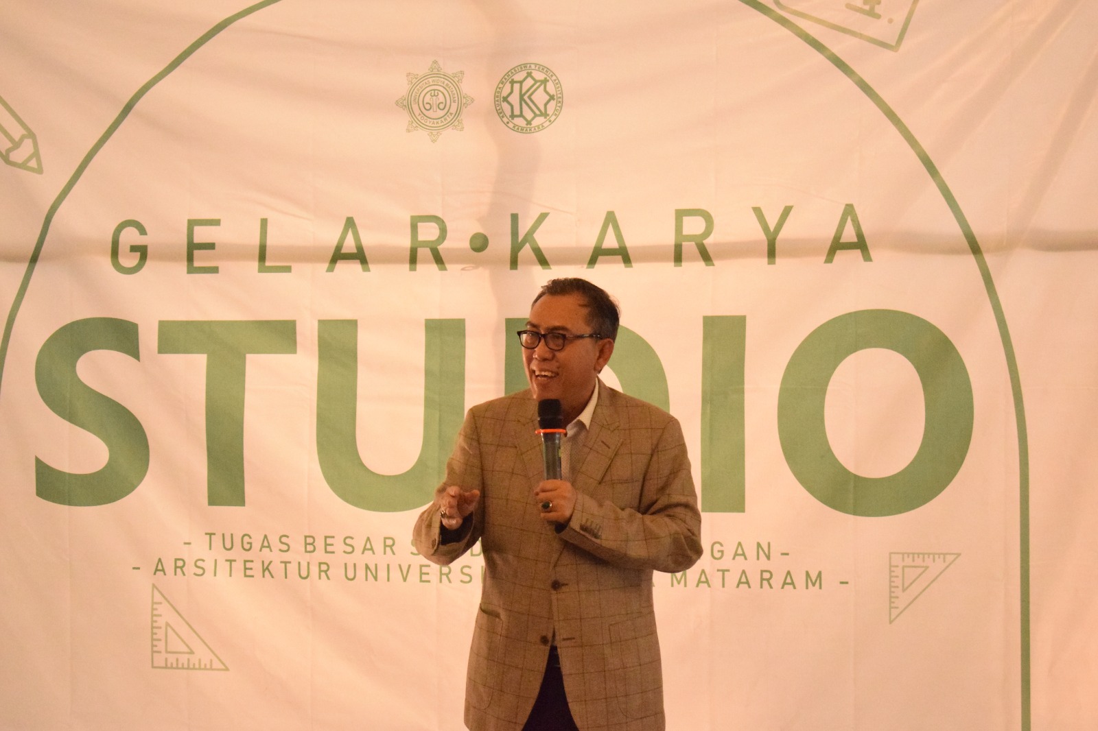 Pameran Karya Mahasiswa Arsitektur UWM, Edy Suandi Hamid: Arsitektur Mencakup Knowledge dan Art