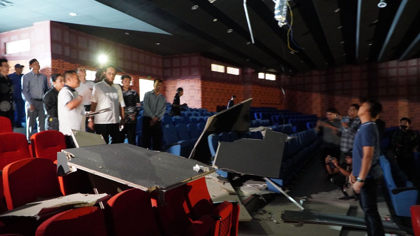 Sultan Tinjau Kerusakan Auditorium TBG Akibat Gempa