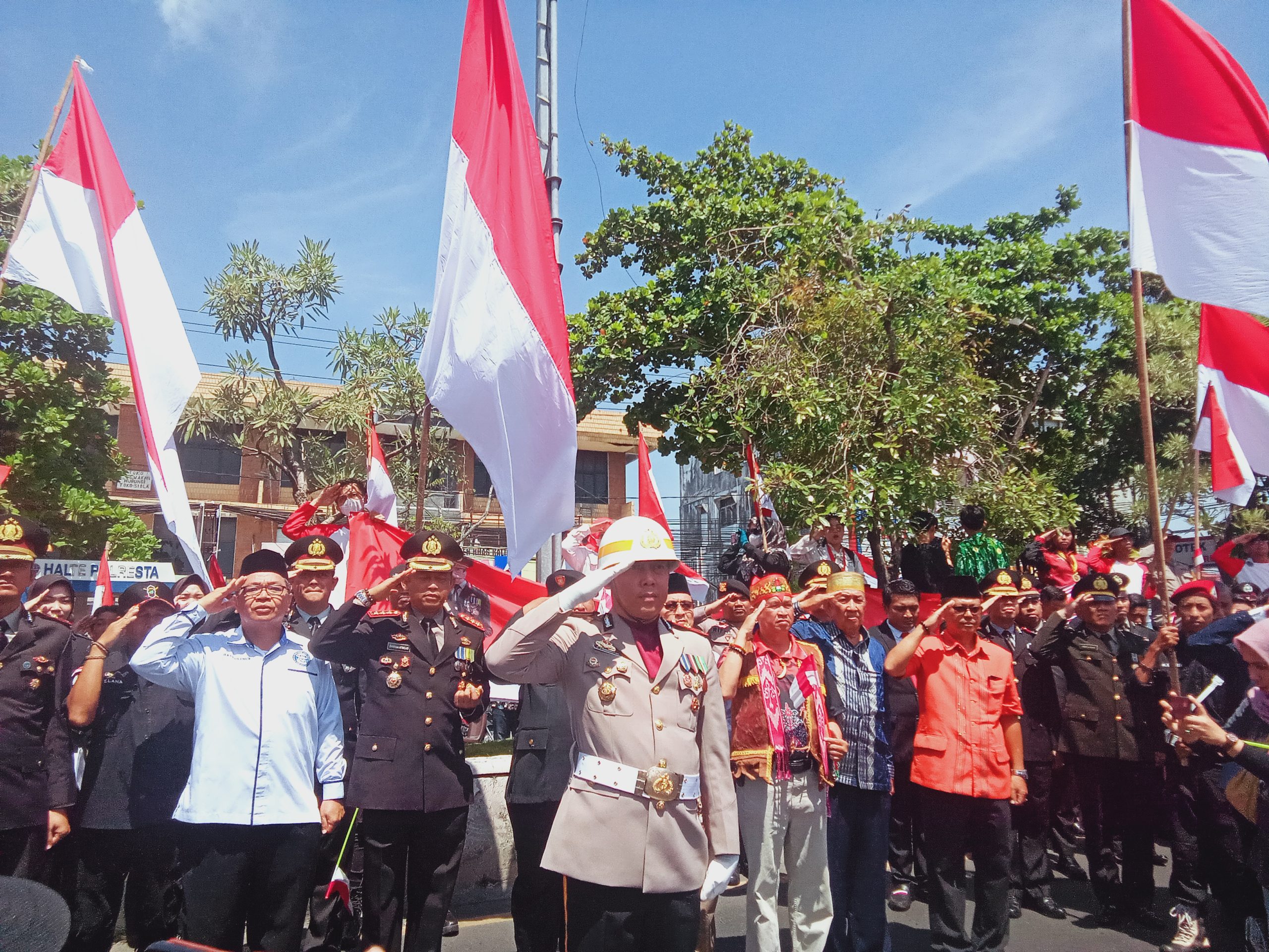 Rayakan HUT RI Ke-78, Polresta Banjarmasin Bersama Masyarakat Ciptakan Momen Sakral