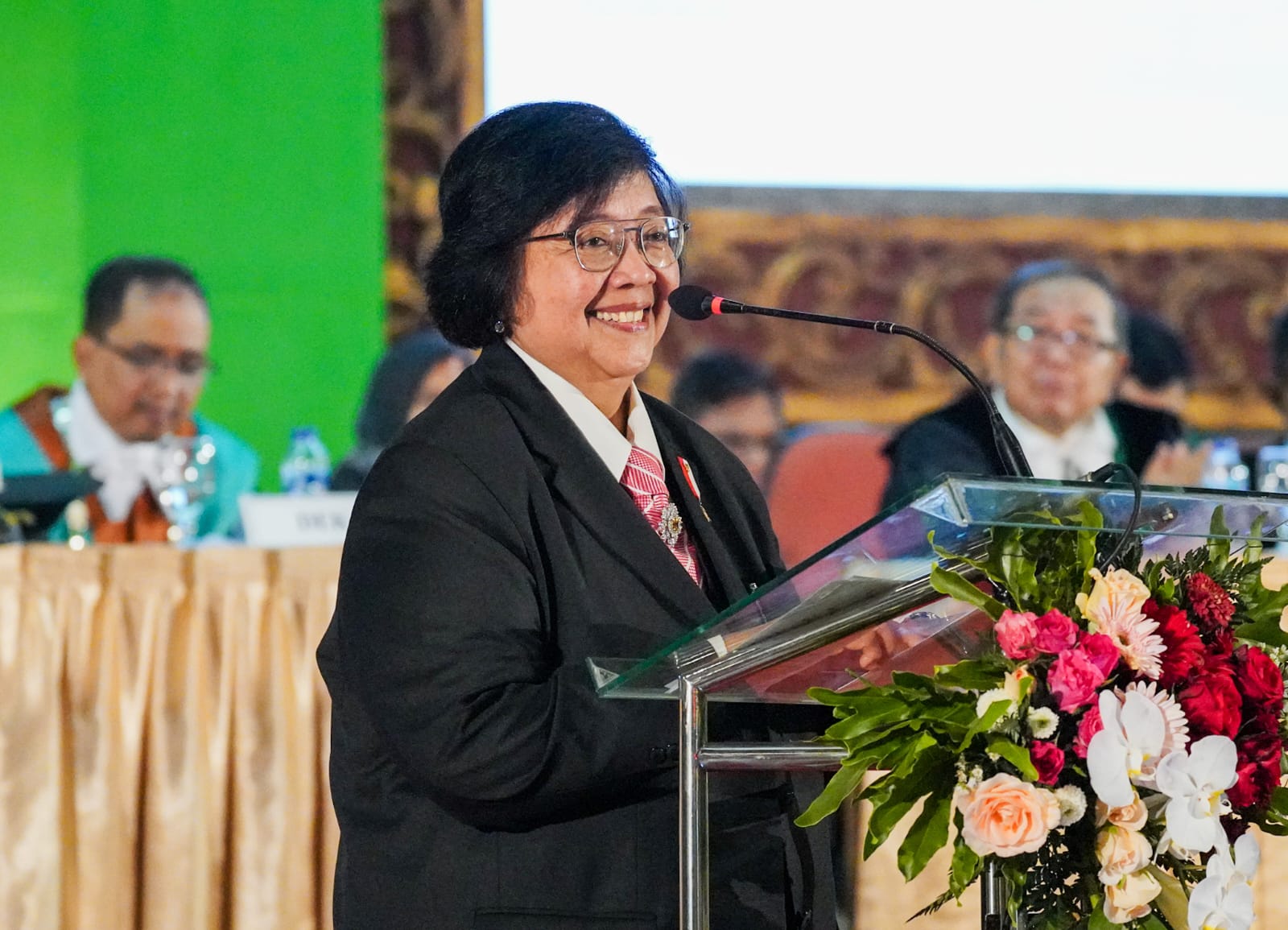 Menteri LHK Paparkan Turbulensi dan Paradigmatik Pembangunan Kehutanan Indonesia Menteri LHK Siti Nurbaya berpidato di Dies Natalis ke-60 Fakultas Kehutanan UGM (foto: ist)