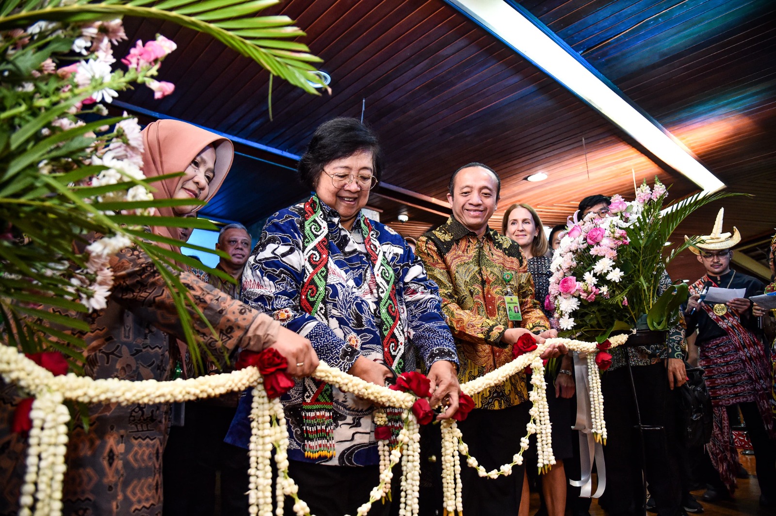 RK2IK Diharapkan Beri Dampak Positif dalam Pengendalian Perubahan Iklim Indonesia Menteri LHK Siti Nurbaya meresmikan Rumah Kolaborasi dan Konsultasi Iklim dan Karbon (RK2IK) - (foto: ist)