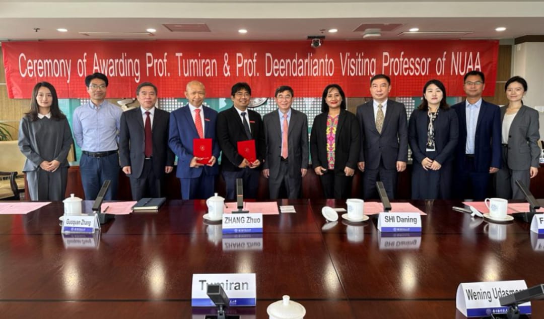 Dua Guru Besar FT UGM Terima Penghargaan Visiting Professor dari NUAA China