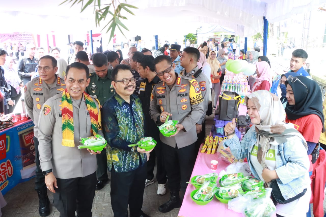 Polda Kalsel dan Polresta Banjarmasin Gelar Bakti Sosial dan Penanaman Pohon di UIN Antasari