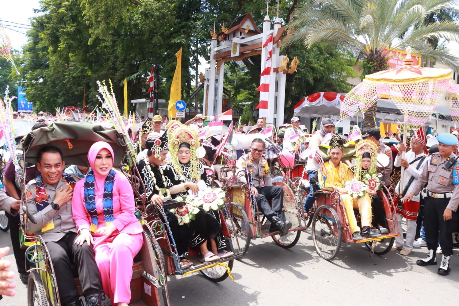 Meriah, 155 Pasangan Acara Nikah Massal Konvoi Menuju Hotel
