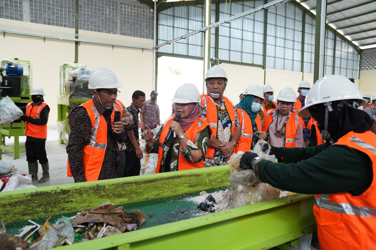 TPST Tamanmartani Diklaim Mampu Olah Sampah 90 Ton Per Hari