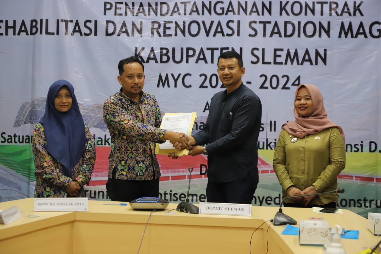 Bupati Sleman Saksikan Penandatanganan Kontrak Rehabilitasi Stadion Maguwoharjo