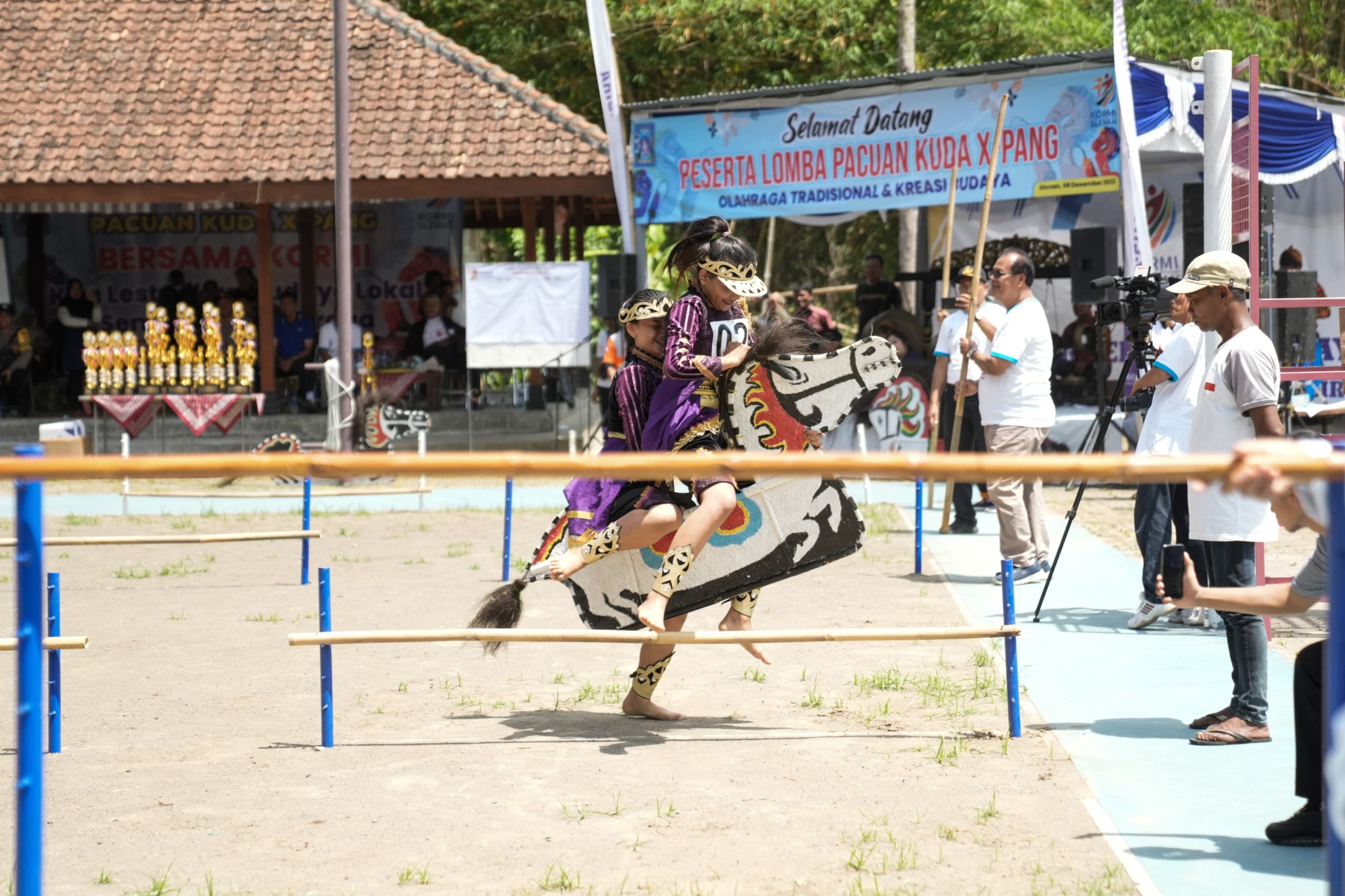 18 Kelompok Ramaikan Lomba Pacuan Kuda Kepang