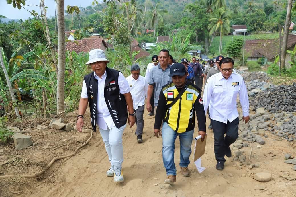 Jalan Aspal Menuju Pantai Wisata Bandealit Di Jember Segera Dikerjakan Awal Tahun 2024 Ini Pantai Wisata Bandealit