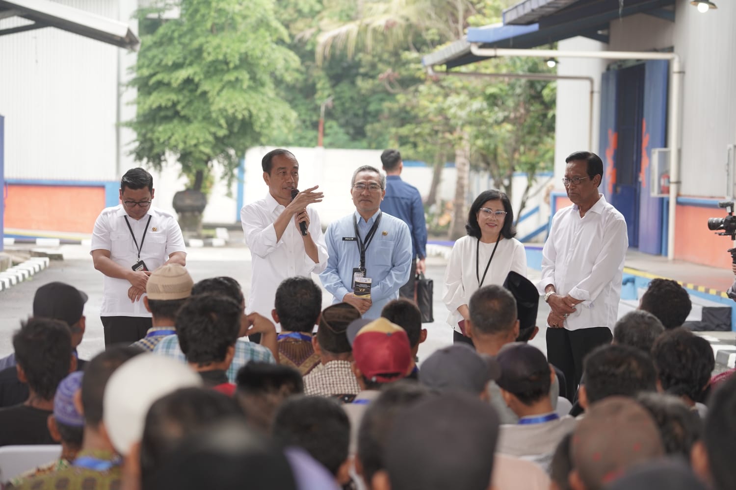 Sri Sultan Dampingi Presiden Jokowi Salurkan Beras Untuk 1000 KPM Bantul