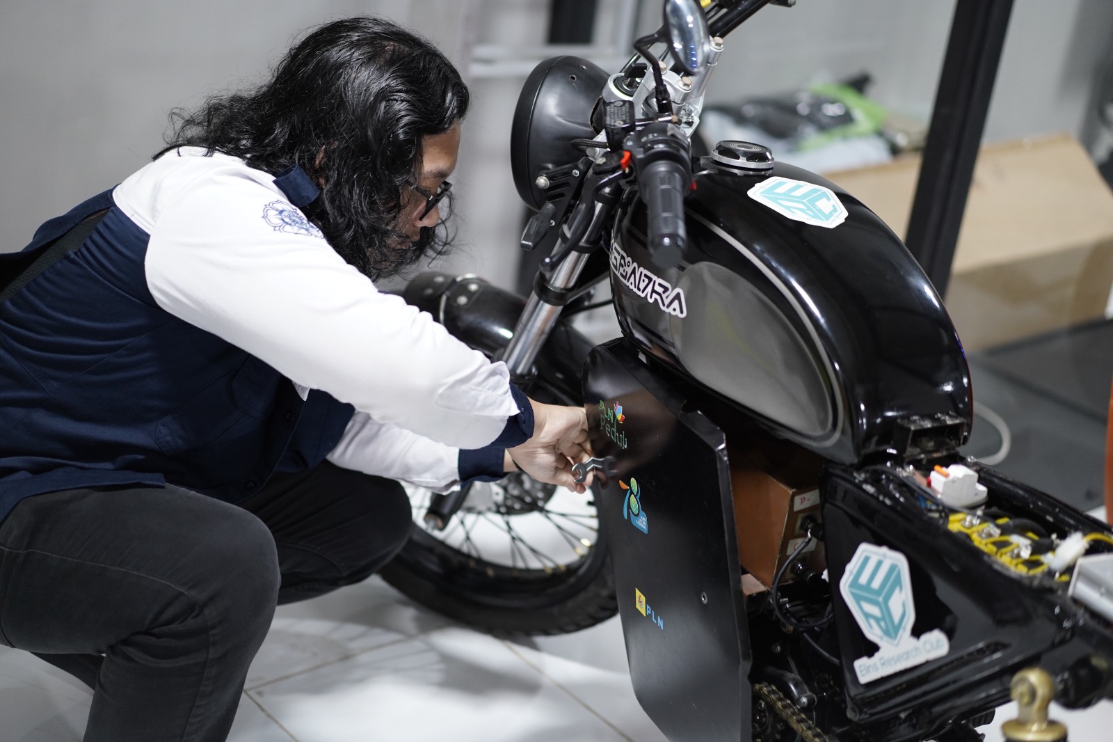 Mahasiswa UGM Kembangkan Sepeda Motor Listrik Dengan Komponen Dalam Negeri