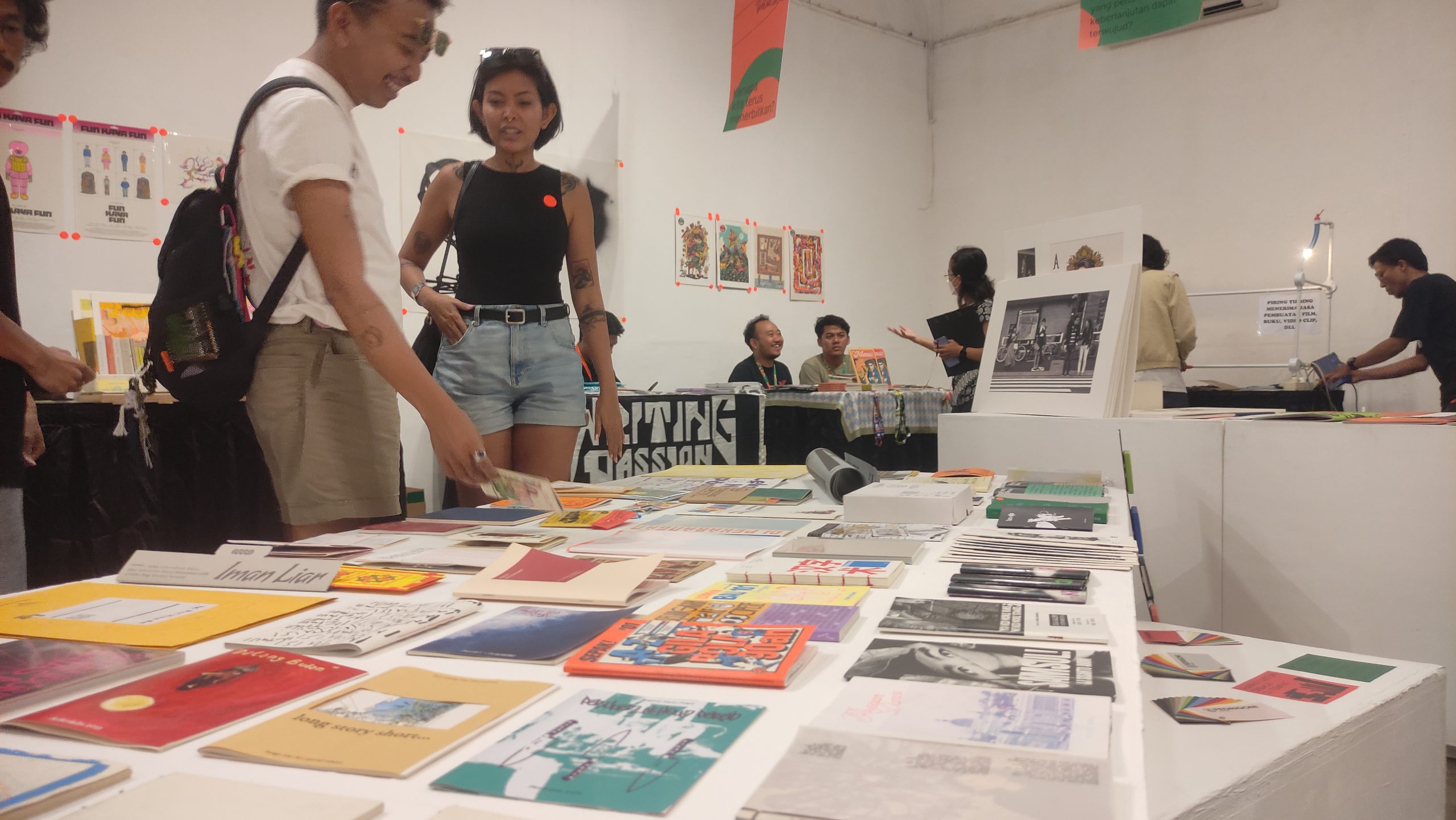 Yogyakarta Art Book Fair Hadirkan 40 Penerbit Buku Seni Suasana hari pertama Yogyakarta Art Book Fair 2024 (foto: Deny Hermawan)