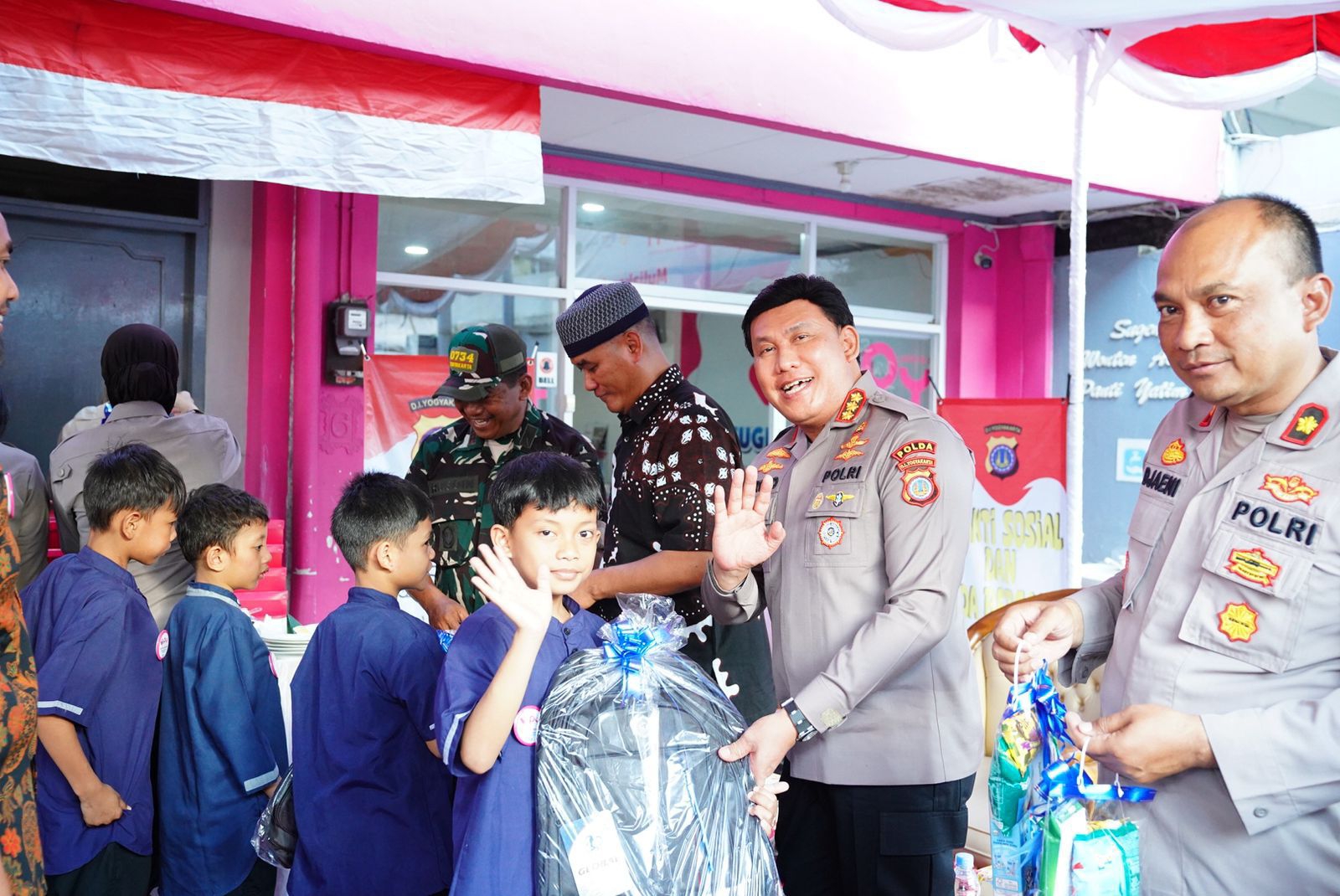 Polda DIY Adakan Bakti Sosial di Sejumlah Panti Asuhan Wilayah Yogyakarta