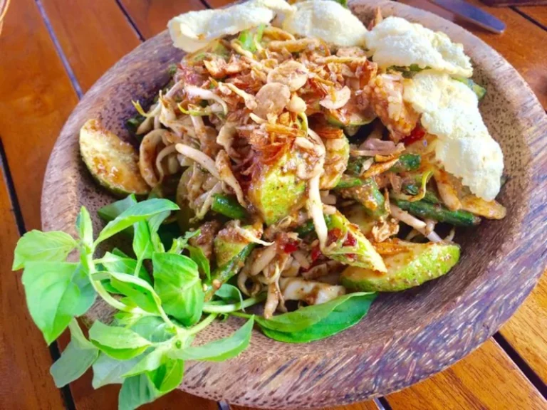 Cara Memasak Karedok Khas Sunda dengan Sayuran Segar