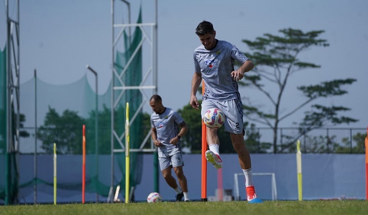 Jadwal Padat, Persib Anggap Laga Melawan Persik Berat