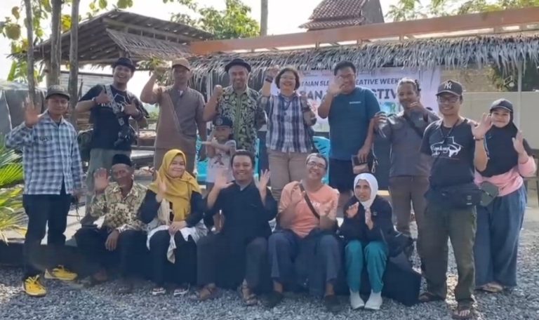 Para panitia acara blusukan Komunitas Kandang Kebo di Ngaran, Sleman (foto: ist)