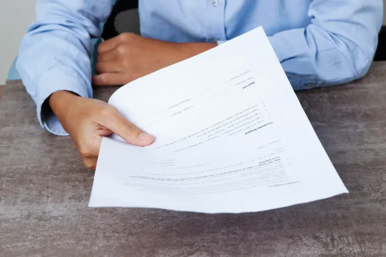 Membuat surat lamaran kerja