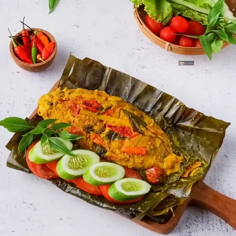Pepes ikan khas Sunda