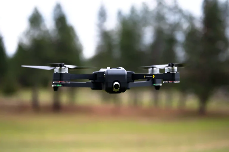 Perbedaan Teknologi Drone Komersial dan Militer Perbedaan Teknologi Drone Komersial dan Militer