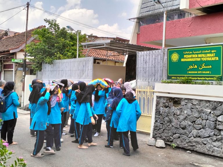 Bekali Siswi Jadi Agen Penanggulangan Bencana, Madrasah Muallimaat Muhammadiyah Yogyakarta Gelar Simulasi Mitigasi Bencana