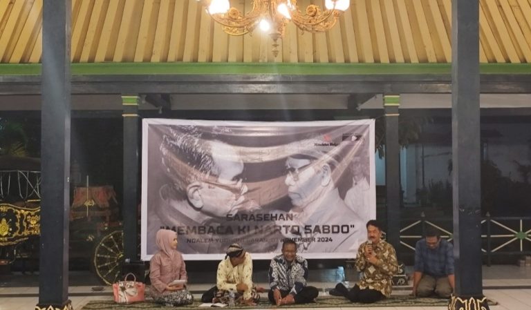 Sarasehan Jelang 100 Tahun “Dalang Edan” Ki Narto Sabdo Sarasehan "Membaca Ki Narto Sabdo", Kamis 7 November 2024 (foto: Deny Hermawan)