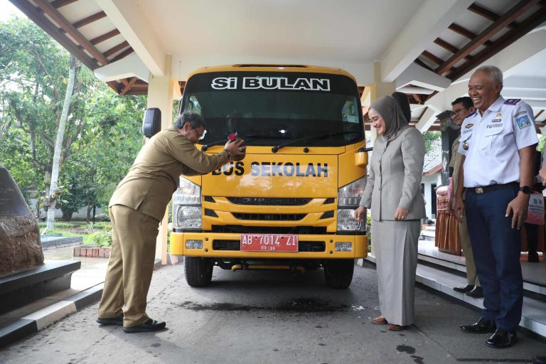 Sleman Luncurkan Bus Sekolah Gratis
