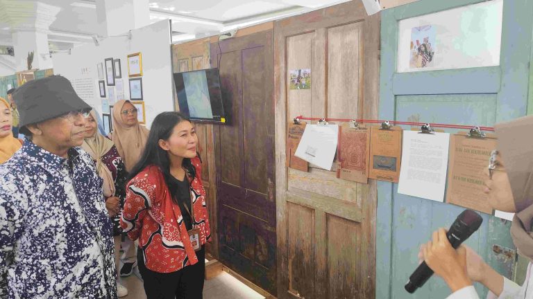 Pameran Bersama 7 Museum “Bara Kumara” Digelar di Taman Budaya Embung Giwangan Pembukaan Pameran Bersama 7 Museum “Bara Kumara” di Taman Budaya Embung Giwangan Jogja (foto: Deny Hermawan)