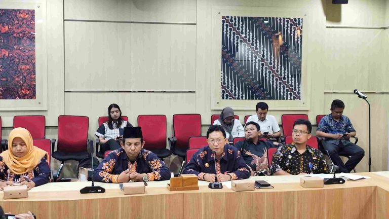 KPID DIY Raih Penghargaan KPID Terbaik se-Indonesia Jajaran KPID DIY menyampaikan keterangan (foto: Deny Hermawan)