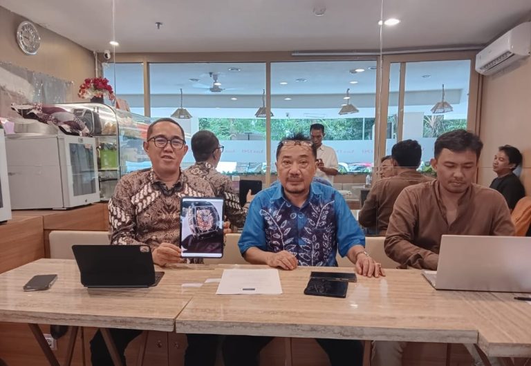 Pembeli Jam Tangan Mewah Minta Haknya Diberikan