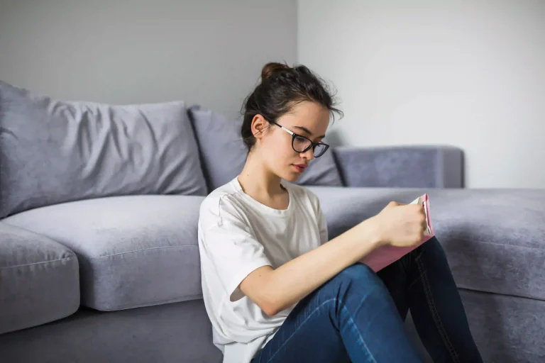 15 Pekerjaan yang Cocok untuk Introvert, Ternyata Juga Menjanjikan! Pekerjaan yang Cocok untuk Introvert