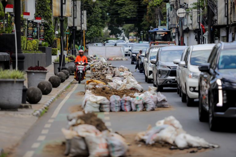 Proyek Galian di 31 Ruas Jalan Kota Bandung Dihentikan, Gegaranya Ini