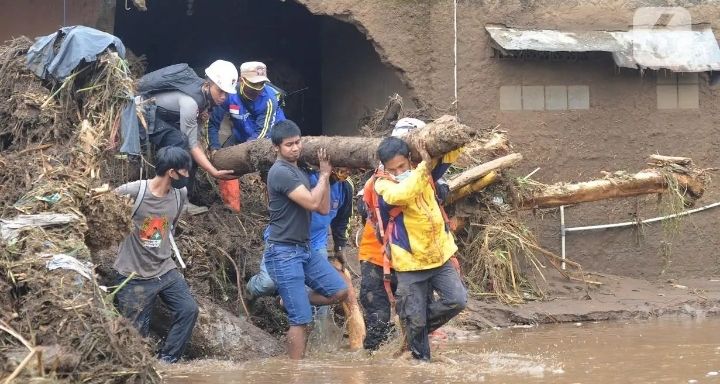 Banjir Bandang di Sukabumi, BPBD Prioritaskan Evakuasi Warga yang Terjebak