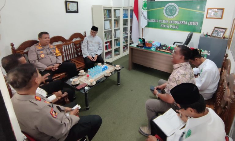 Kombes Pol. Deny Abrahams Kunjungi MUI Minta Doa dan Restu Jalankan Tugas Baru Kapolresta Palu Bersama PJU silaturahmi ke MUI Kota Palu