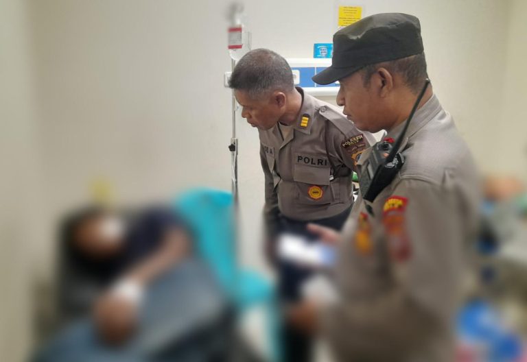 SEORANG KORBAN TERKENA BUSUR DI PIPINYA SAAT TAWURAN GENG MOTOR. (FOTO : ISTIMEWA)