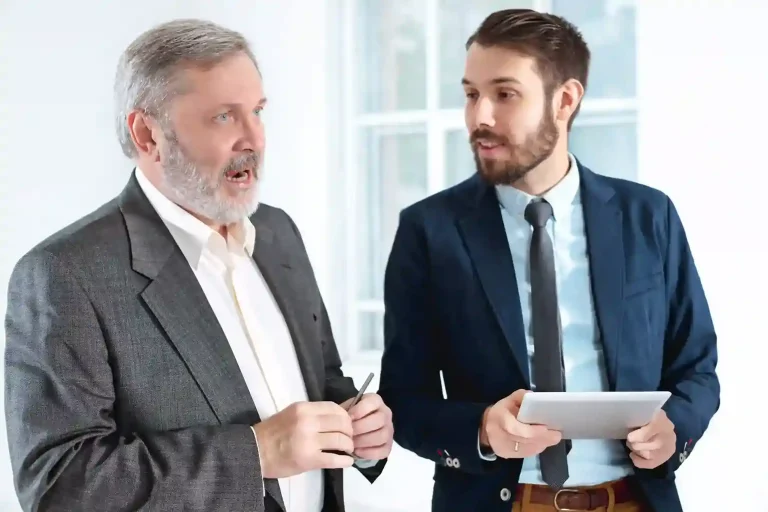 Perbedaan CEO dan Direktur