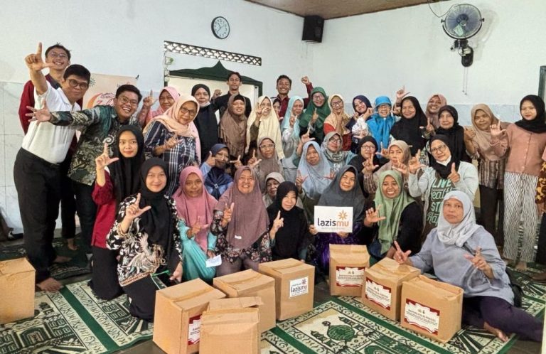 Program Kebaikan Kado Ramadhan Lazismu PDM Kota Yogyakarta dan IMM Djazman Al-Kindi Sasar Warga Miskin di Pingit