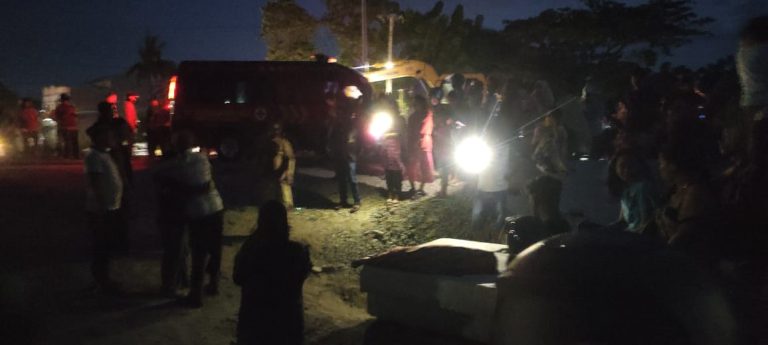 Warga Temukan Mayat Terapung di Pantai Talise, Awalnya Dikira Boneka APARAT POLRESTA PALU DATANGI LOKASI PENEMUAN MAYAT. (FOTO : ISTIMEWA)