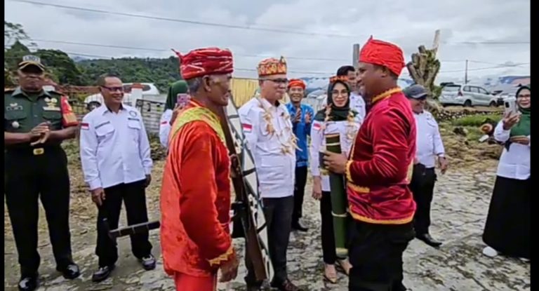 KETUA DPW PEKNAS SULTENG SAAT KONSOLIDASI DI KAB. POSO, LORE BERSAUDARA. (FOTO : ISTIMEWA)