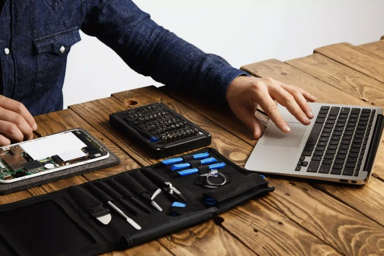 Cara Pasang RAM Laptop, Mau Upgrade Bisa! Cara Pasang RAM Laptop